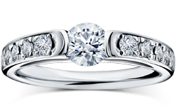 SYLVAN シルヴァン 290,400 円(税込)～ 婚約指輪